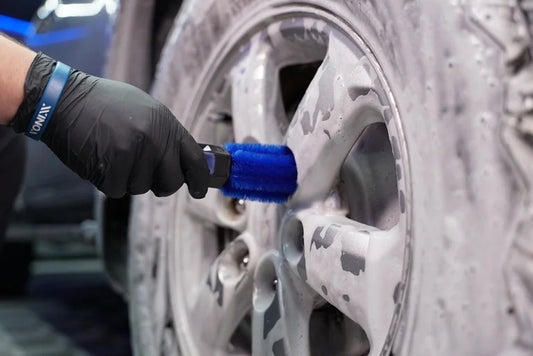 CEPILLO PARA LIMPIEZA DE TORNILLOS DE RUEDA